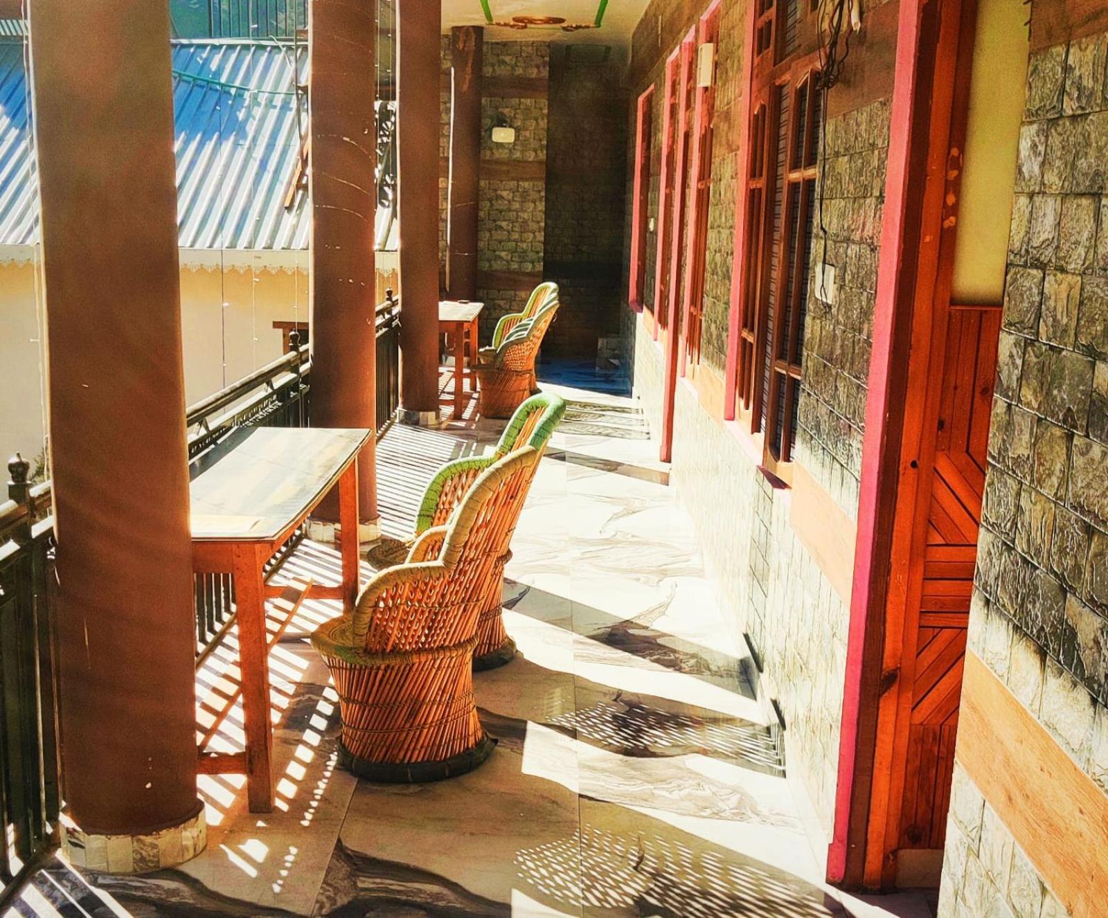 Chalo Chhalal Hotel & Cafe Kasol Ngoại thất bức ảnh
