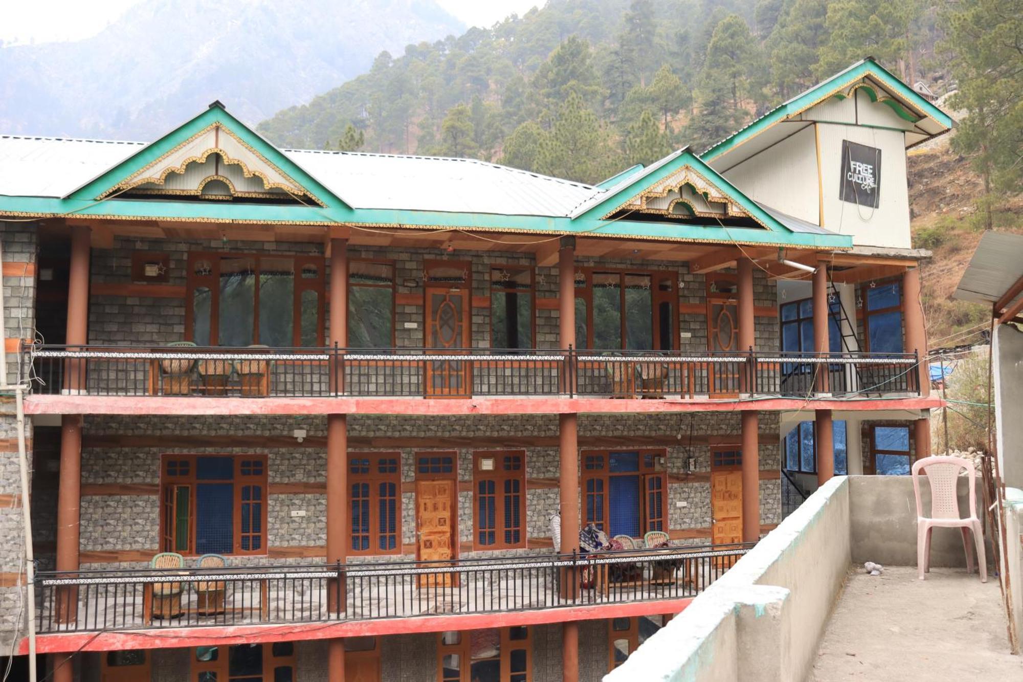 Chalo Chhalal Hotel & Cafe Kasol Ngoại thất bức ảnh