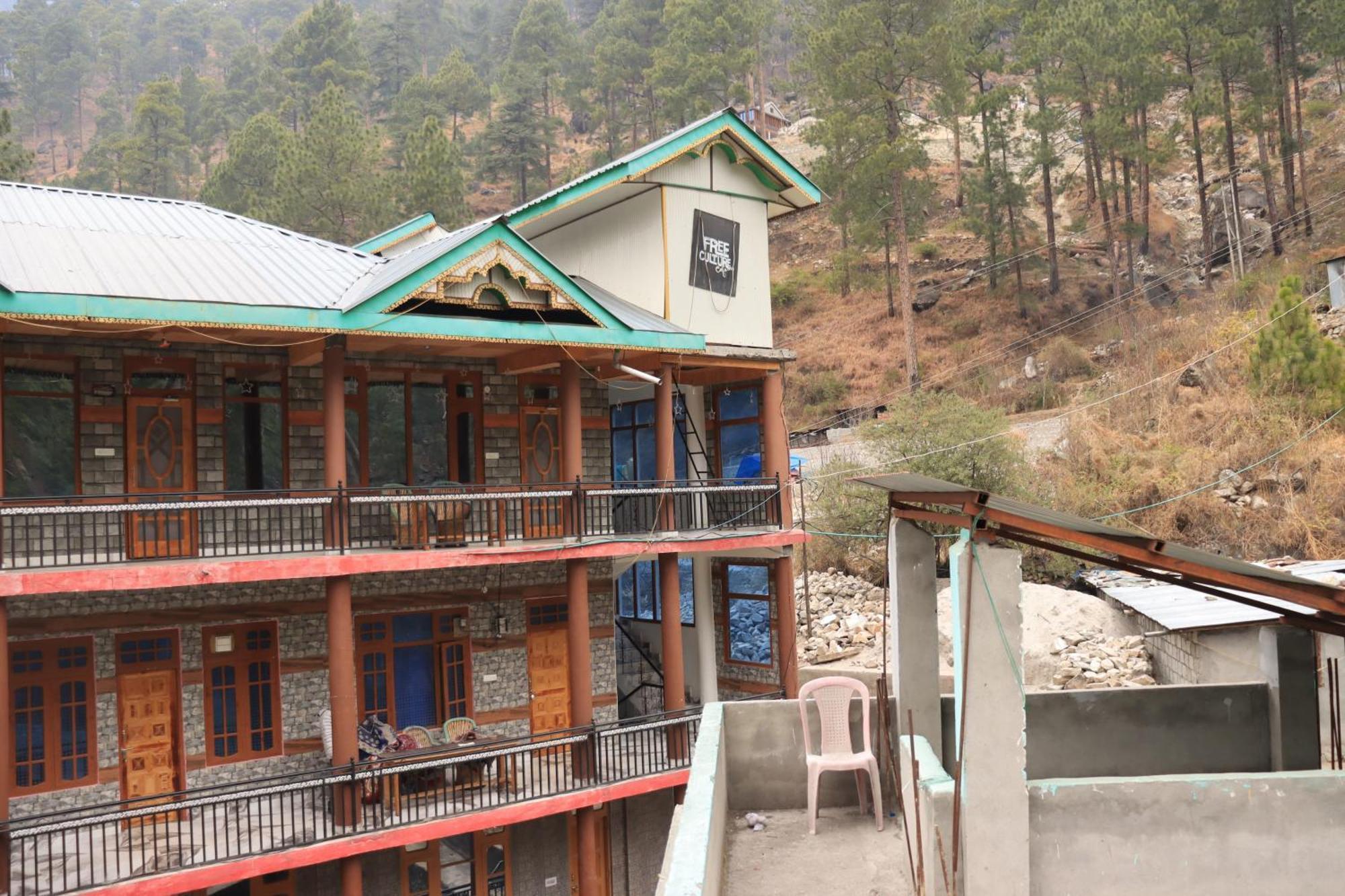 Chalo Chhalal Hotel & Cafe Kasol Ngoại thất bức ảnh