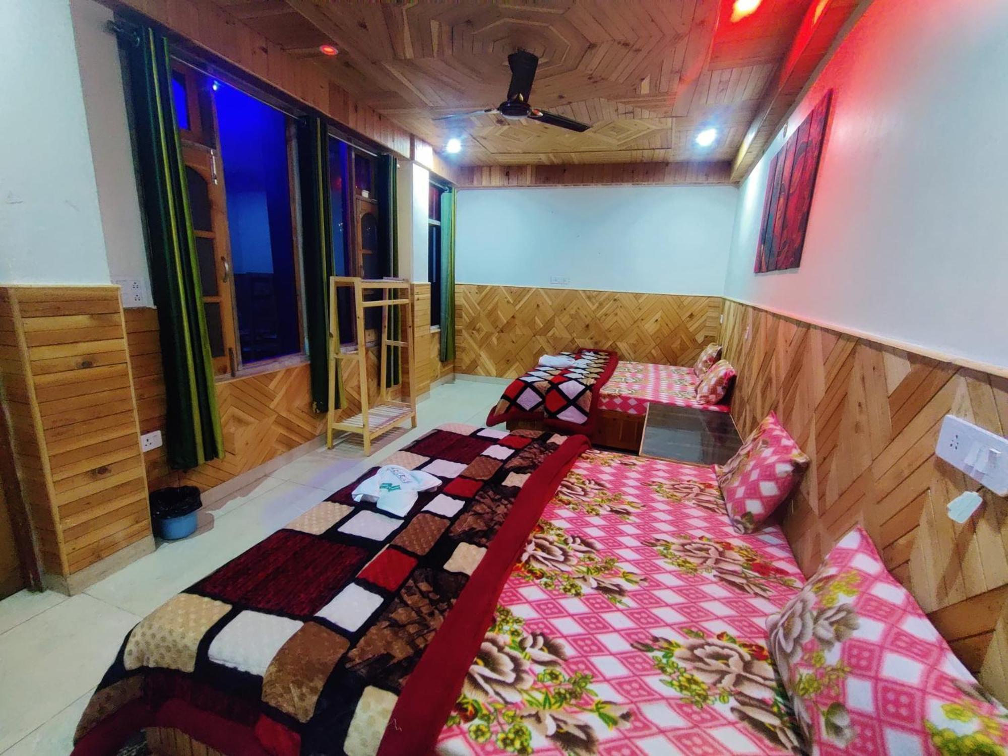 Chalo Chhalal Hotel & Cafe Kasol Ngoại thất bức ảnh