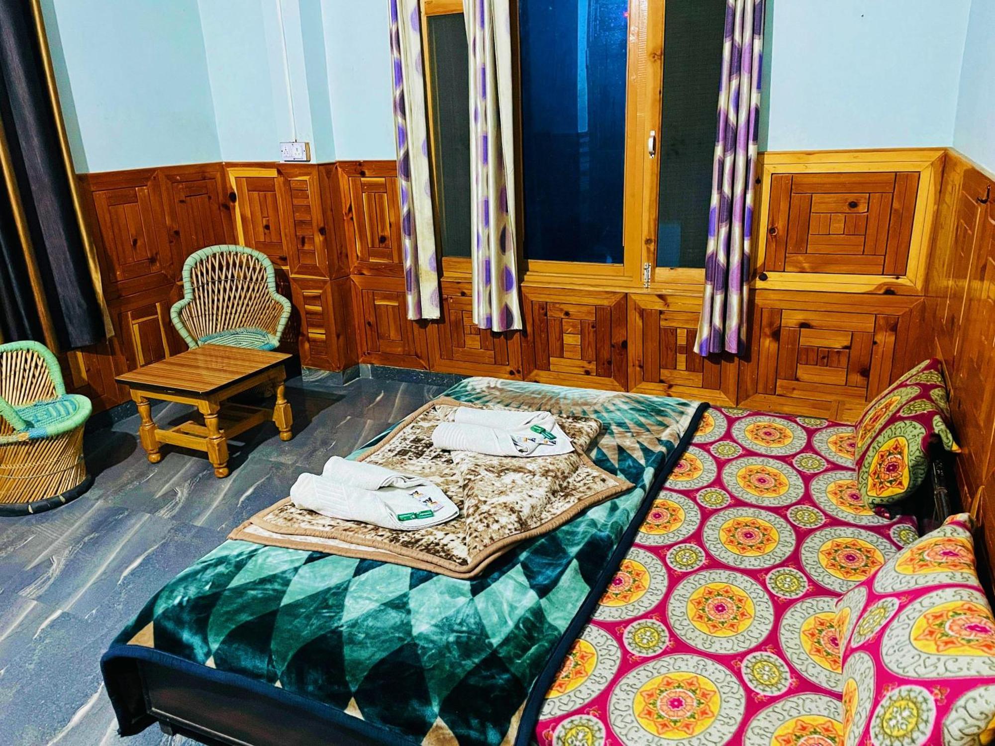 Chalo Chhalal Hotel & Cafe Kasol Ngoại thất bức ảnh