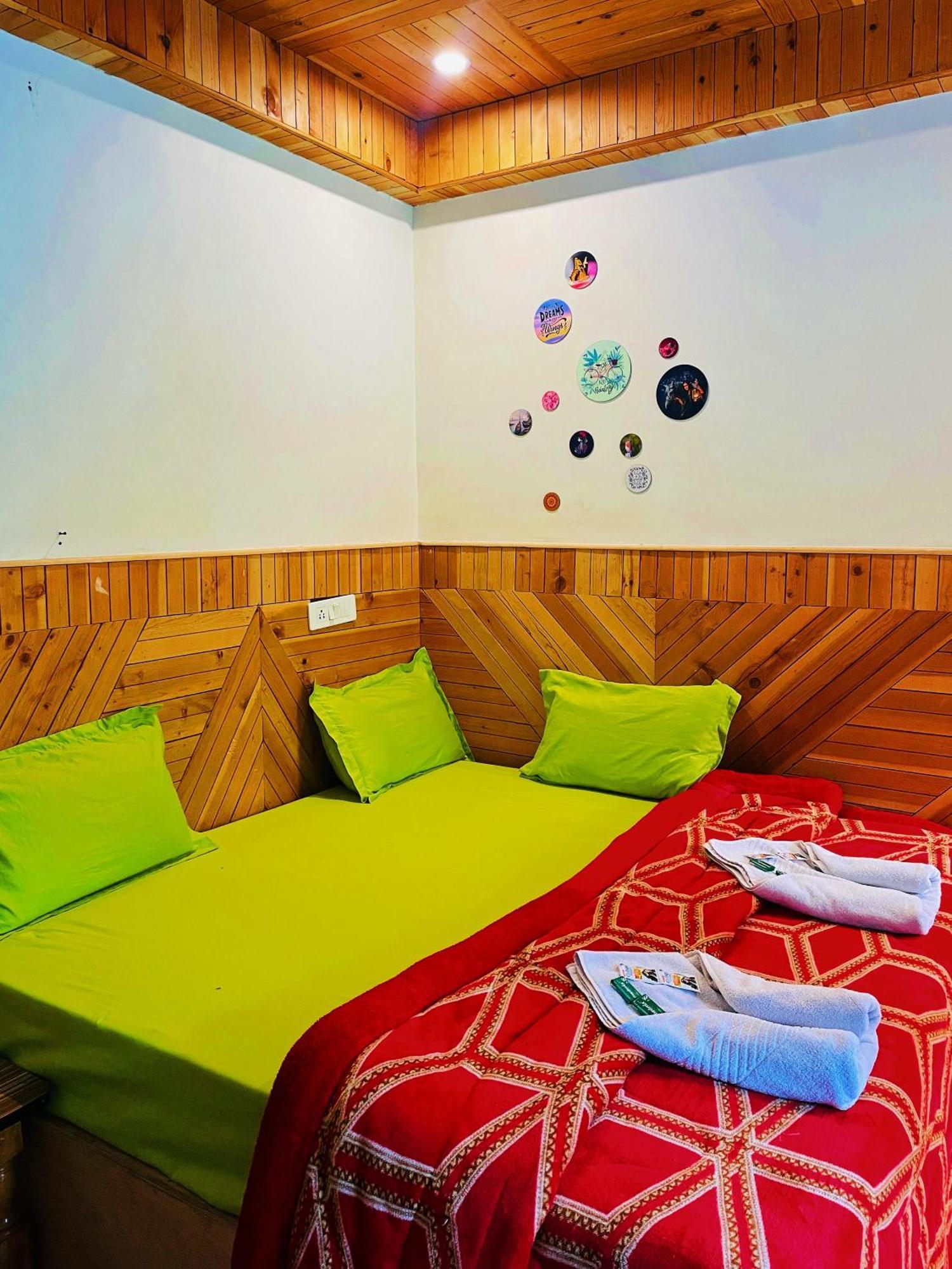 Chalo Chhalal Hotel & Cafe Kasol Ngoại thất bức ảnh
