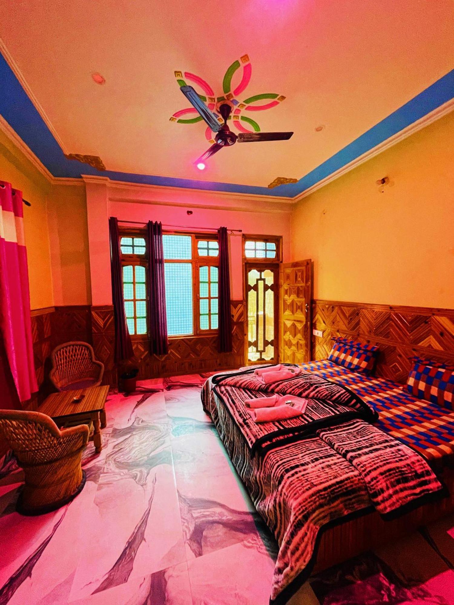 Chalo Chhalal Hotel & Cafe Kasol Ngoại thất bức ảnh
