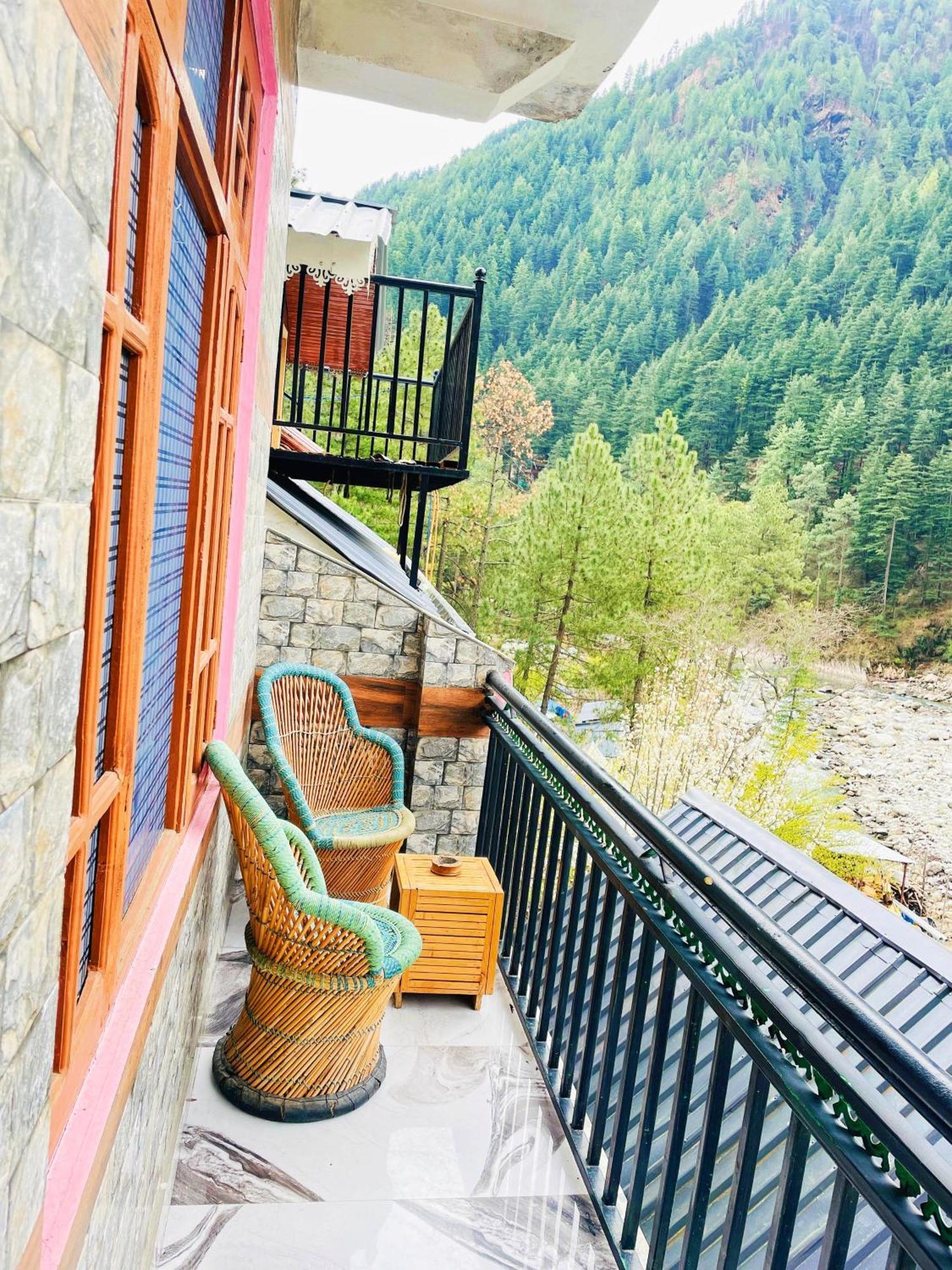 Chalo Chhalal Hotel & Cafe Kasol Ngoại thất bức ảnh