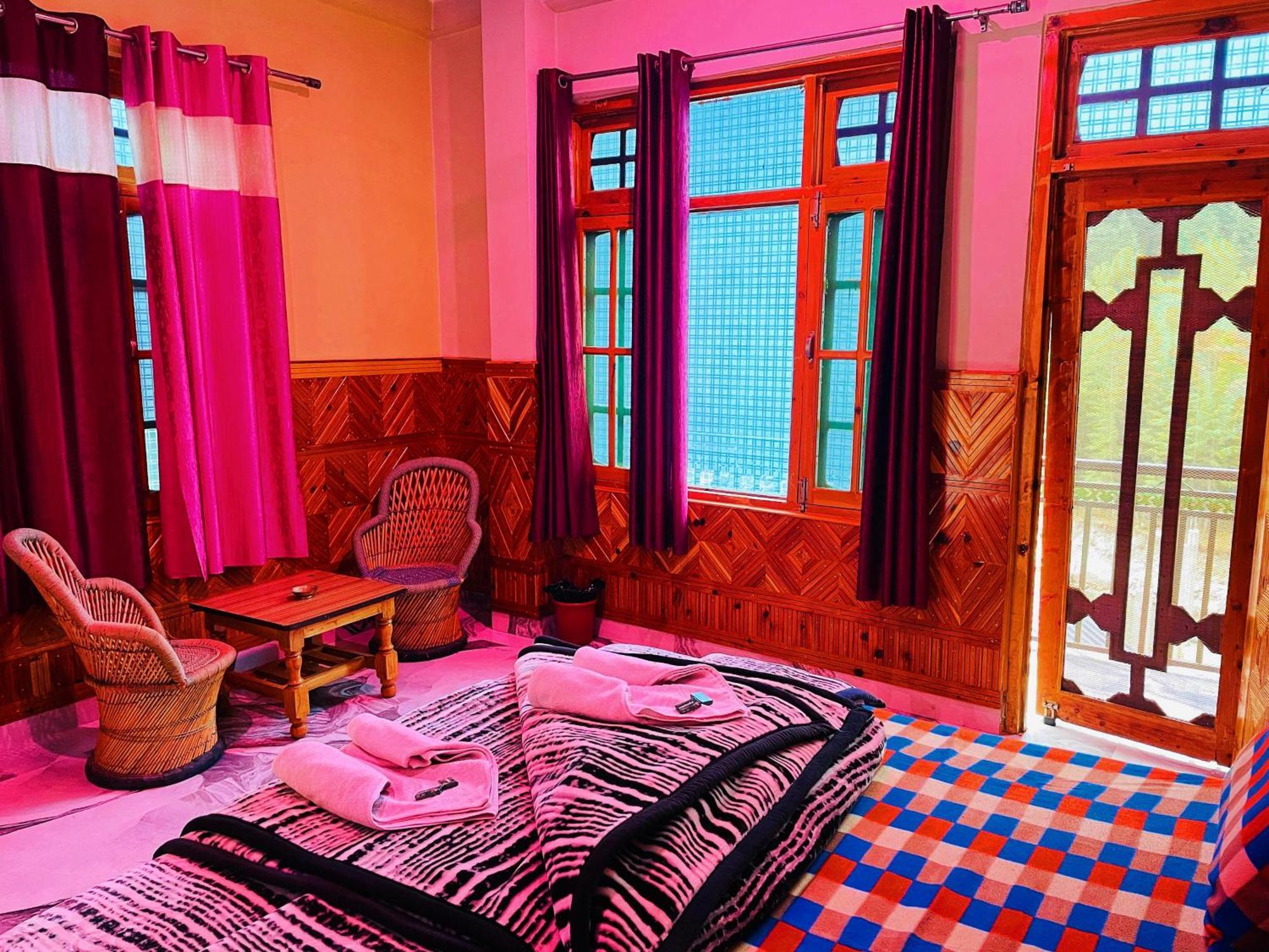 Chalo Chhalal Hotel & Cafe Kasol Ngoại thất bức ảnh