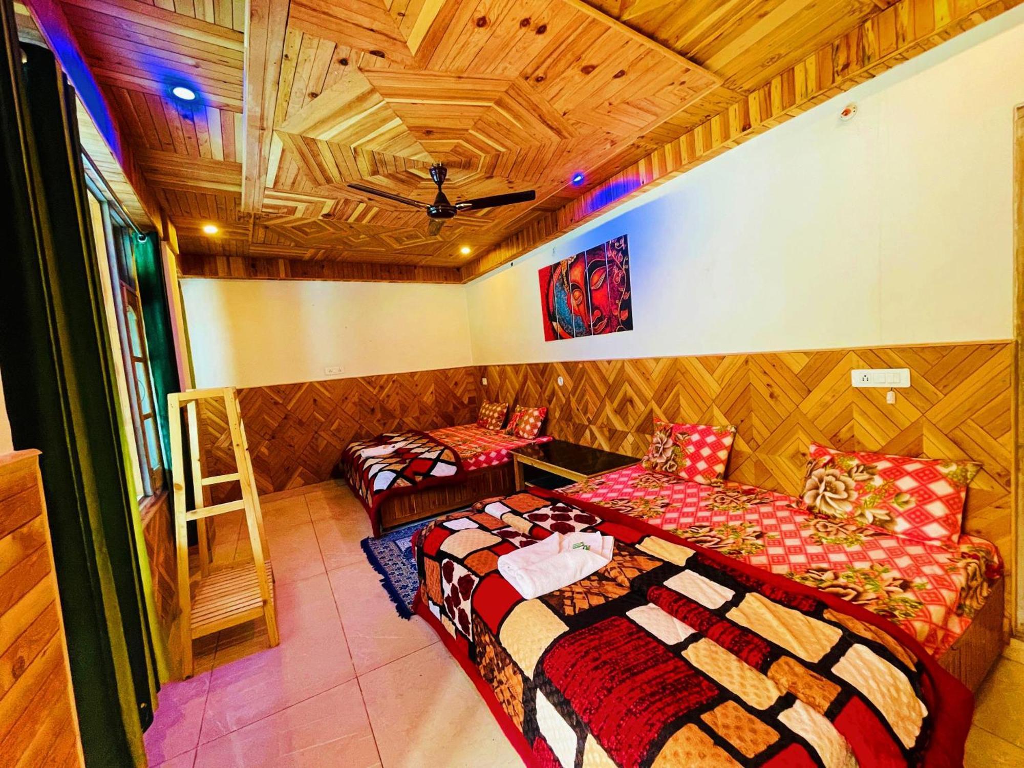 Chalo Chhalal Hotel & Cafe Kasol Ngoại thất bức ảnh