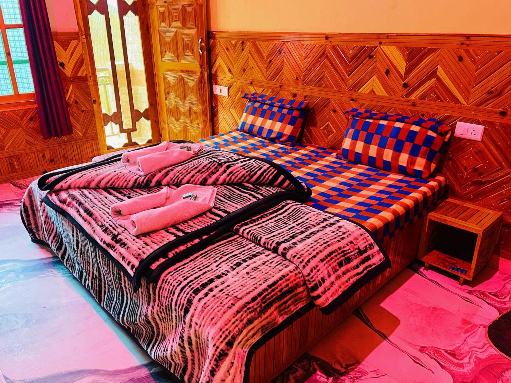 Chalo Chhalal Hotel & Cafe Kasol Ngoại thất bức ảnh