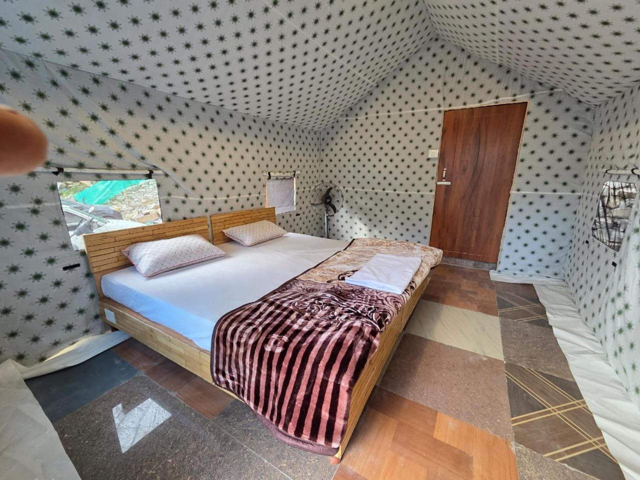 Chalo Chhalal Hotel & Cafe Kasol Ngoại thất bức ảnh